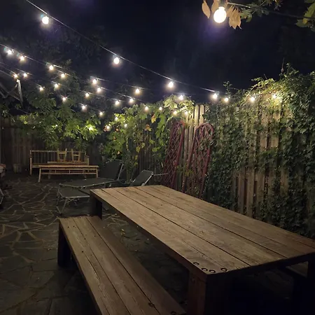 Holiday home Maison Familiale 4 Piscine 5mn Du Centre Angers