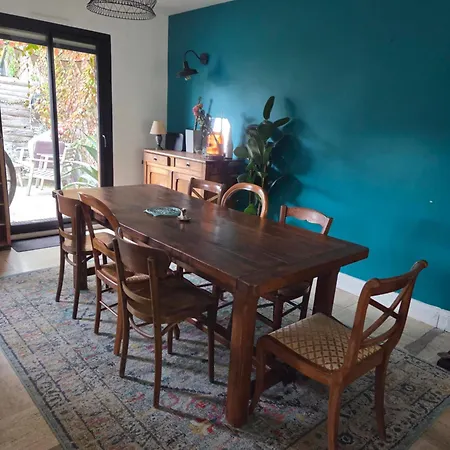 Holiday home Maison Familiale 4 Piscine 5mn Du Centre